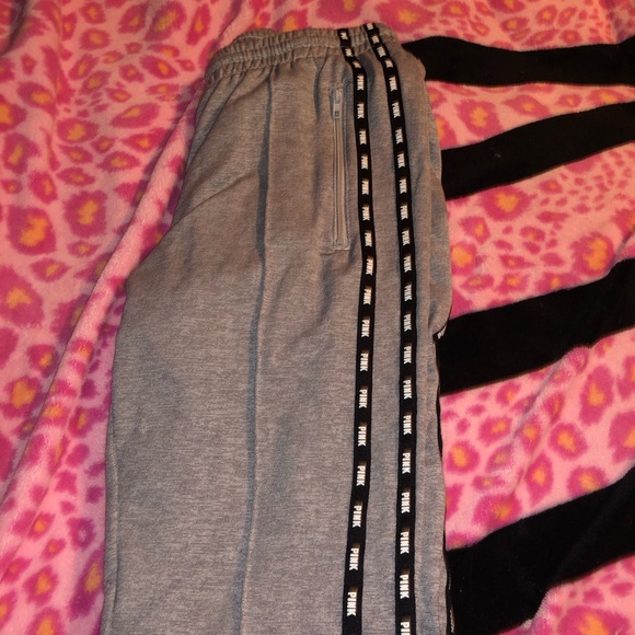 Track pants - Picture 2 of 4